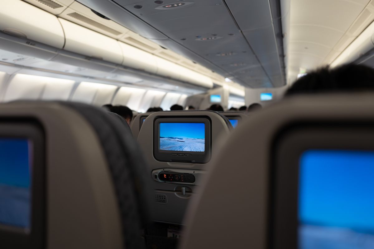 Best Games for a Long Flight: Steam Deck and Switch 2 (2026)