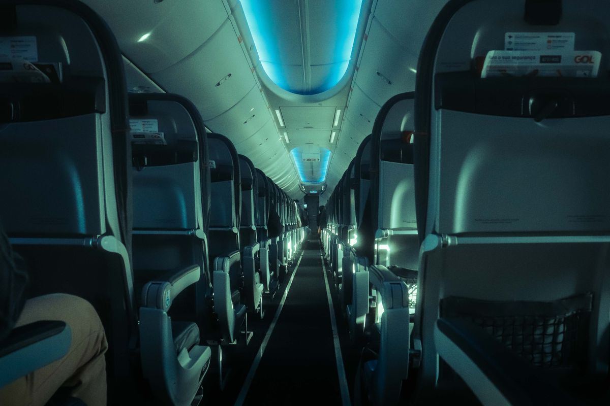 Gaming on a Long-Haul Flight: The 2026 Guide (Steam Deck, Switch 2 and Phone)
