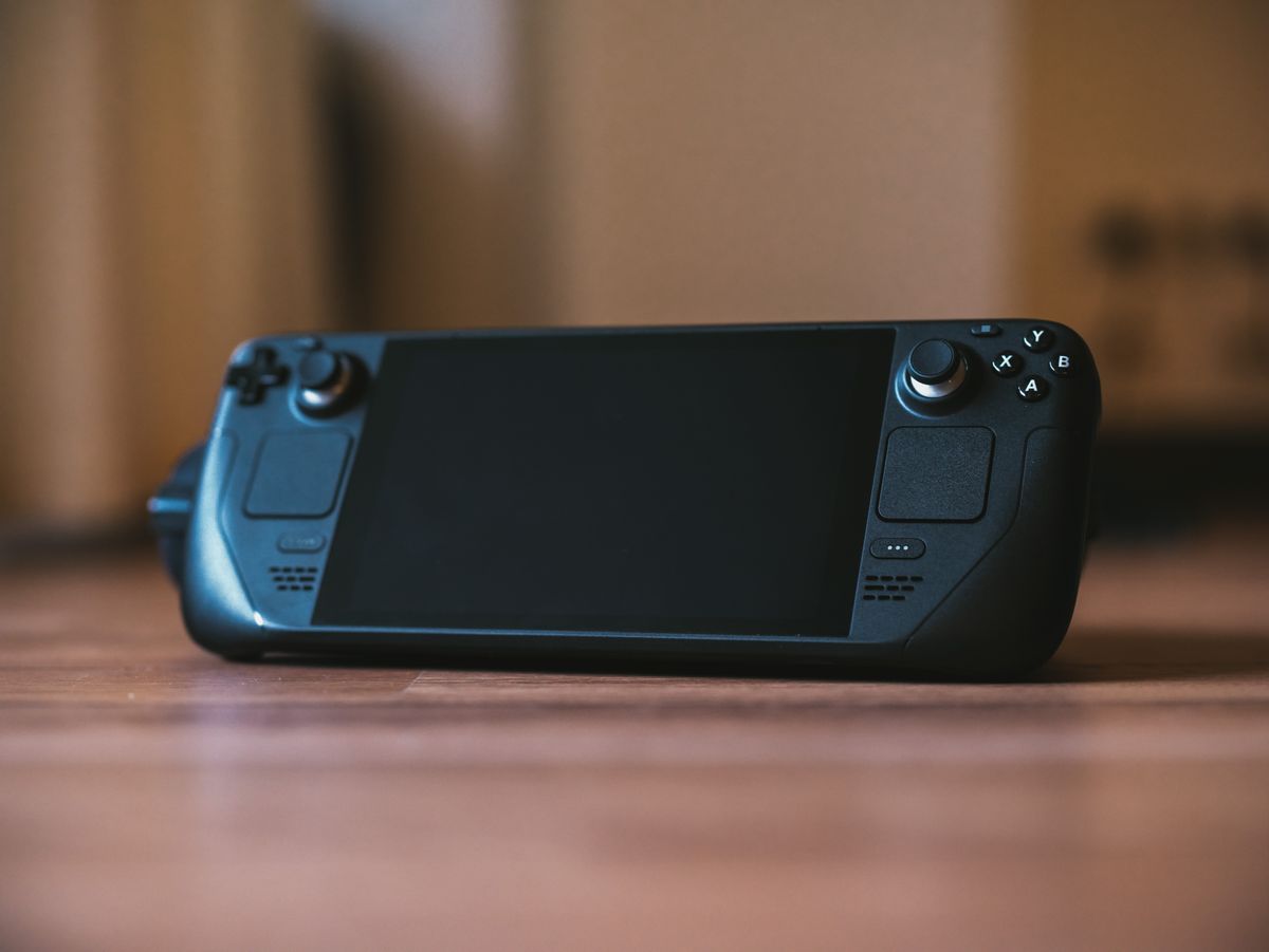 Steam Deck OLED vs Switch 2: Two of Us Argue It Out (2026)